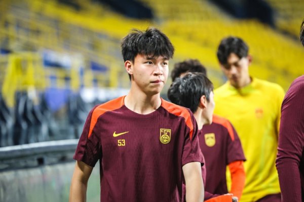 嘉正网  韩乔生：黄政宇单后腰没收到太好效果 王钰栋表现可圈可点